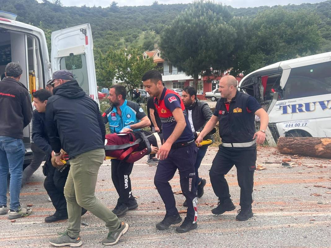 Biri yolcu otobüsü 3 araç kaza yaptı! 8 ölü, çok sayıda yaralı var 9